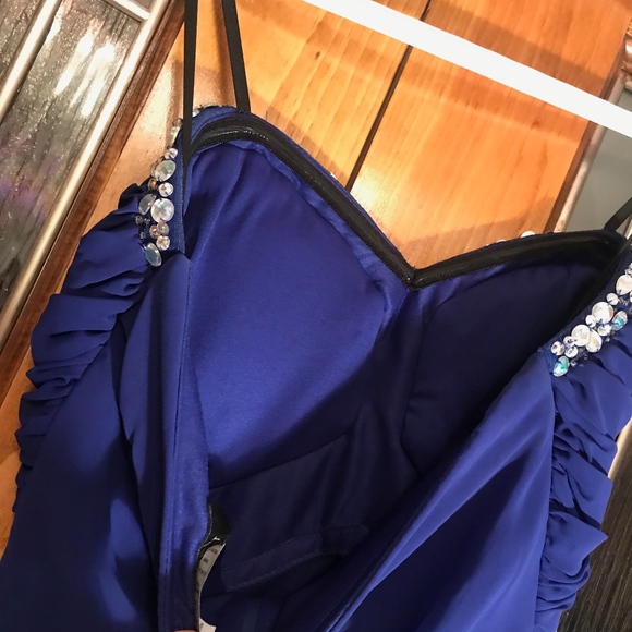 Size 5/6 formal dress - Picture 3 of 6